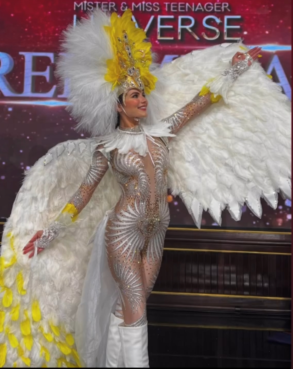 Costume 4 Yellow Cockatoo IMG_4677